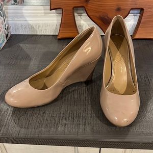 Size 8 Jessica Simpson heeled wedges